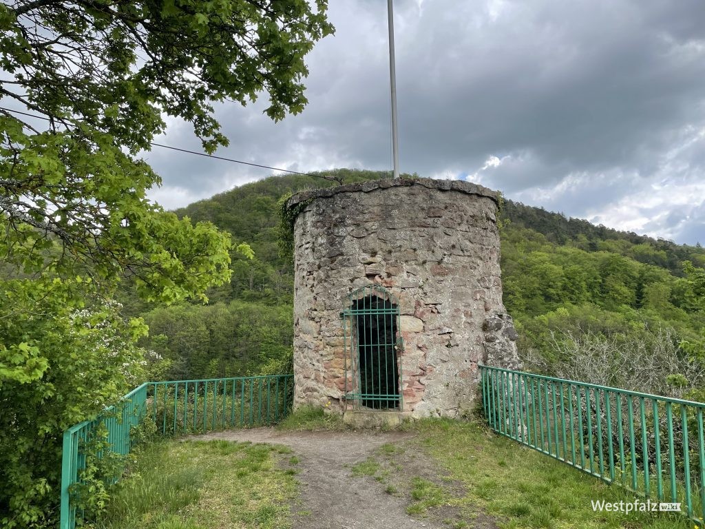 Wachturm der Burg Falkenstein