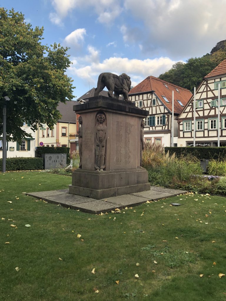 Löwendenkmal auf dem Alten Markt in Landstuhl