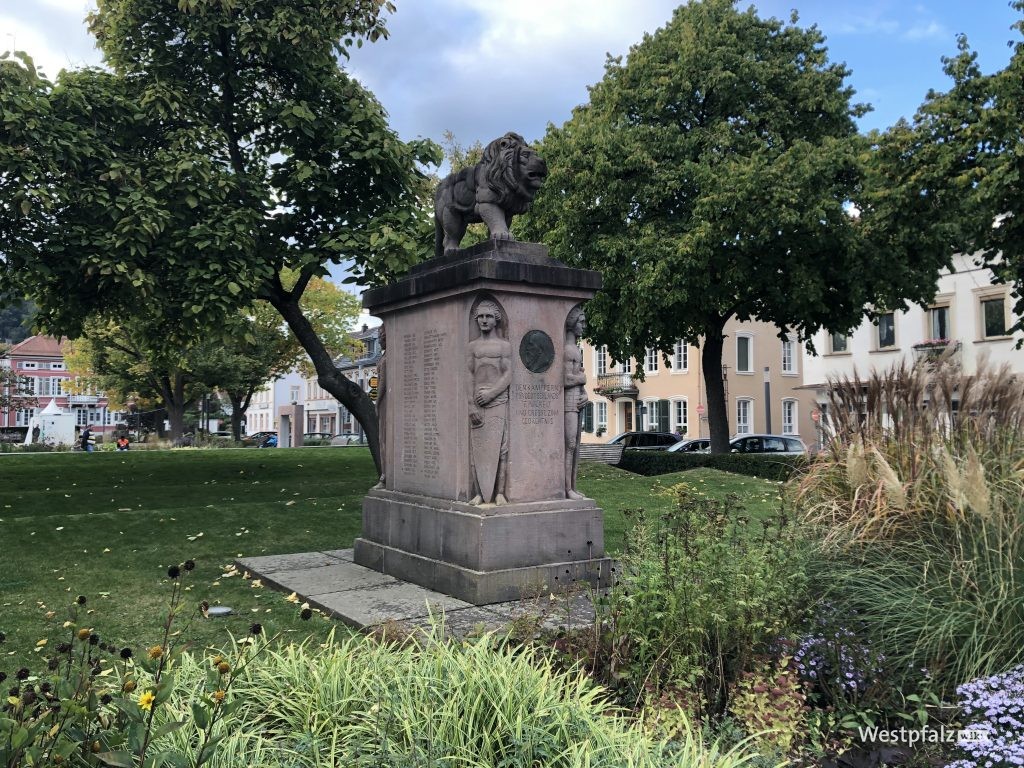 Löwendenkmal auf dem Alten Markt in Landstuhl