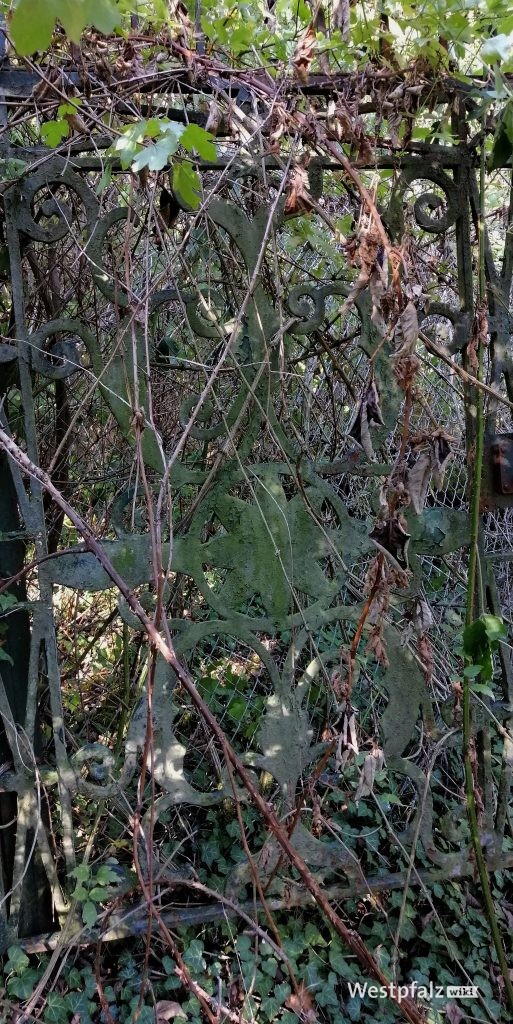 Reste des alten Zugangstors zum Felsengarten