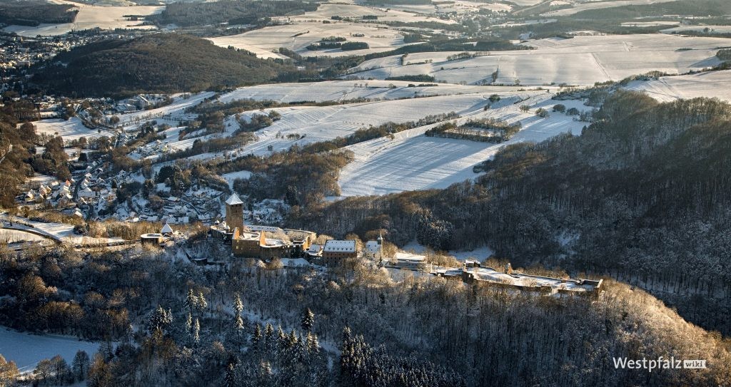Blick auf die Burg im Winter