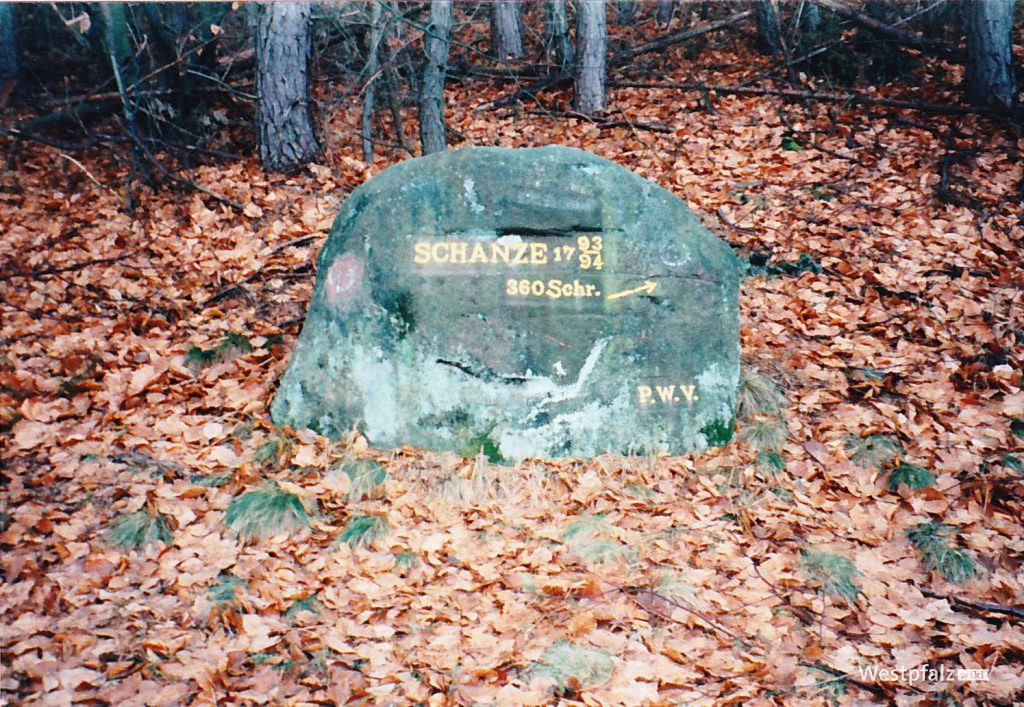 Ritterstein mit der Inschrift "Schanze 1793/94 360 Schr."