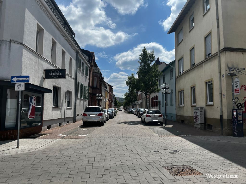 Blick in die Glockenstraße von der Ecke Blumenstraße