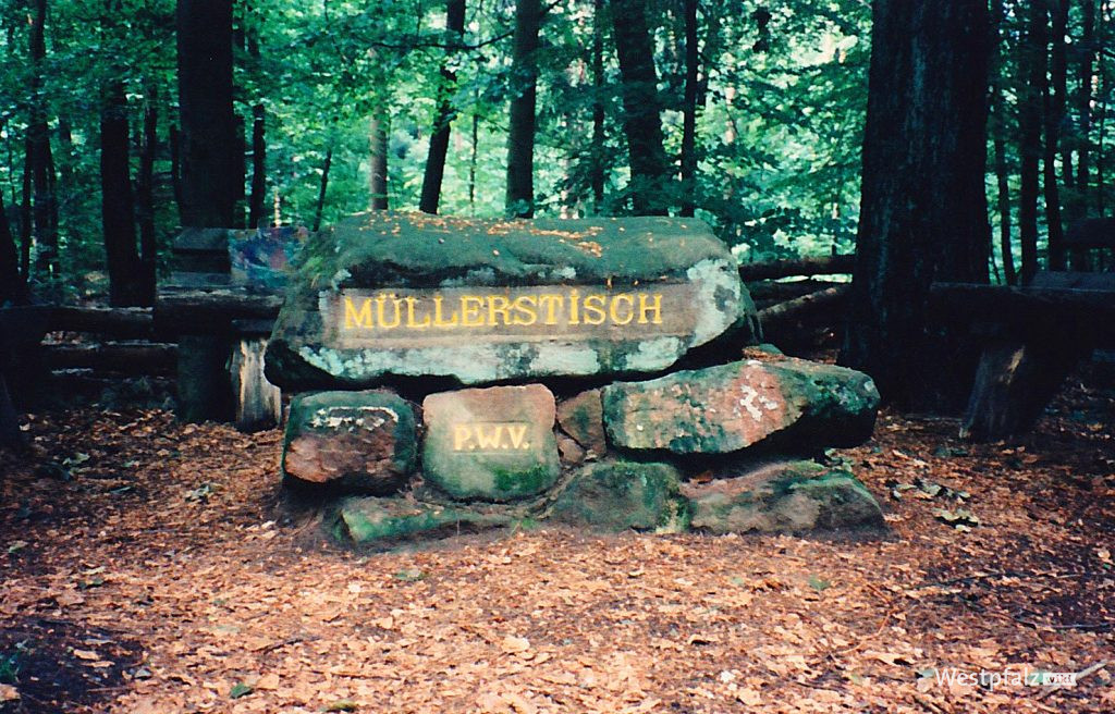 Ritterstein mit der Inschrift "Müllerstisch"