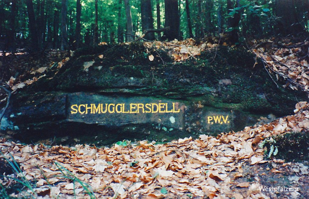 Ritterstein mit der Inschrift "Schmugglersdell"