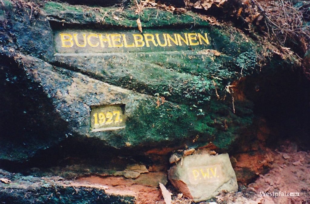 Ritterstein mit der Inschrift "Buchelbrunnen 1927"