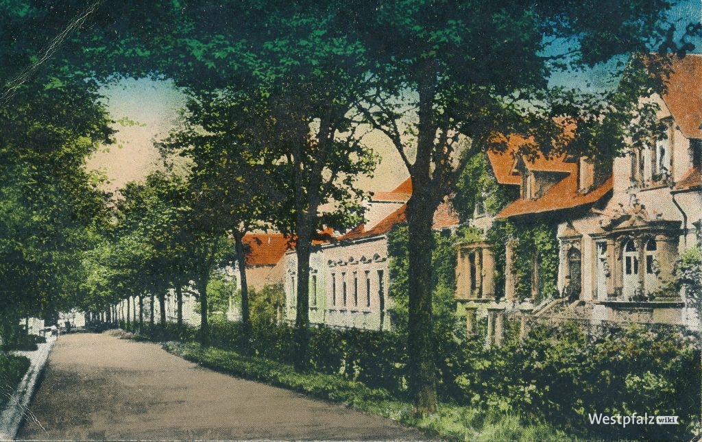 Historische Aufnahme der Parkstraße vom Stadtparkaus. Trippstadter Straße 2 nicht zu sehen