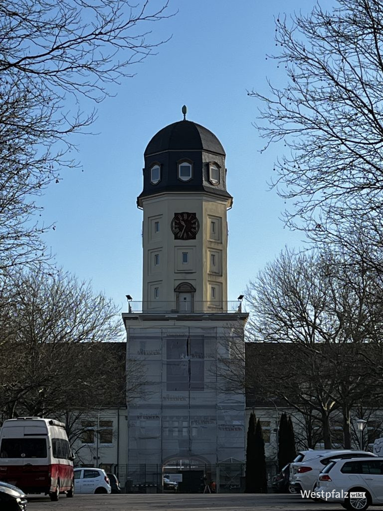 Uhrenturm bei Tageslicht