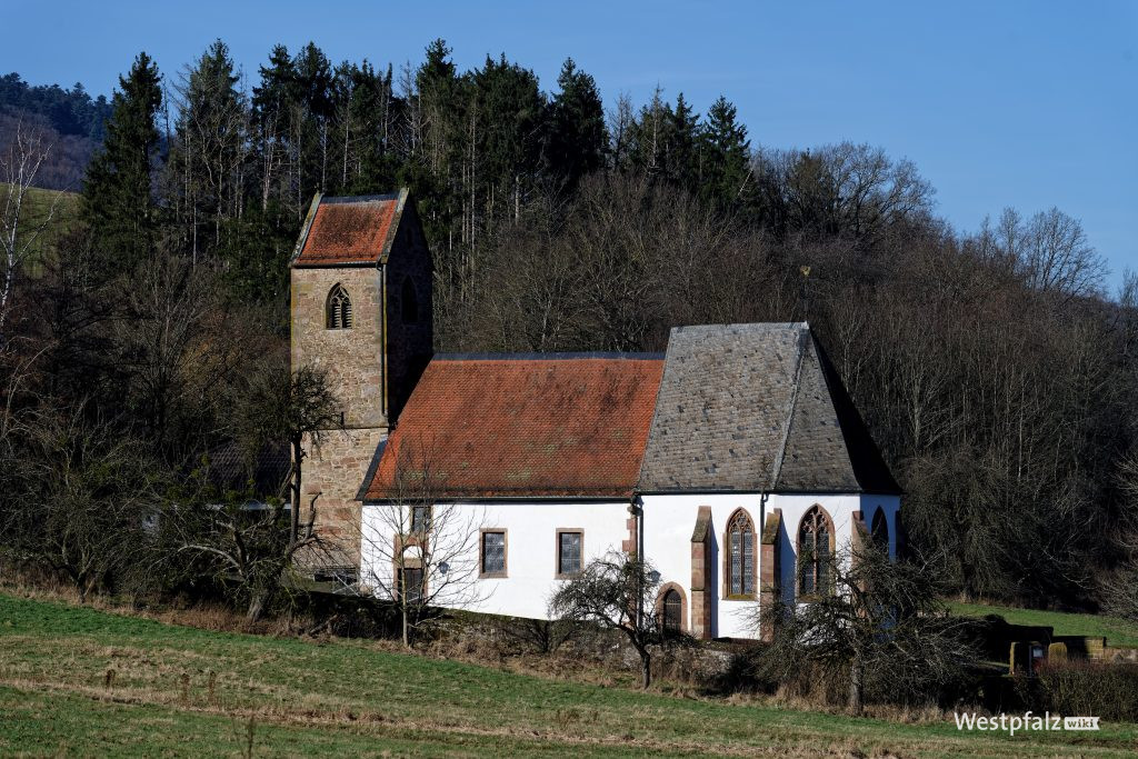 Zweikirche in Rutsweiler in der Landschaft