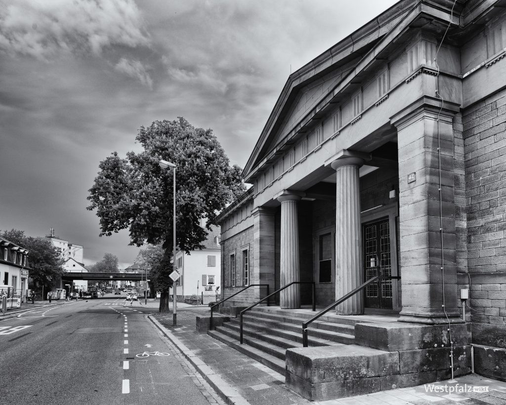 Sicht auf die Friedenskapelle von der Friedenstraße