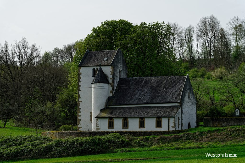 Seitliche Ansicht der Kirche