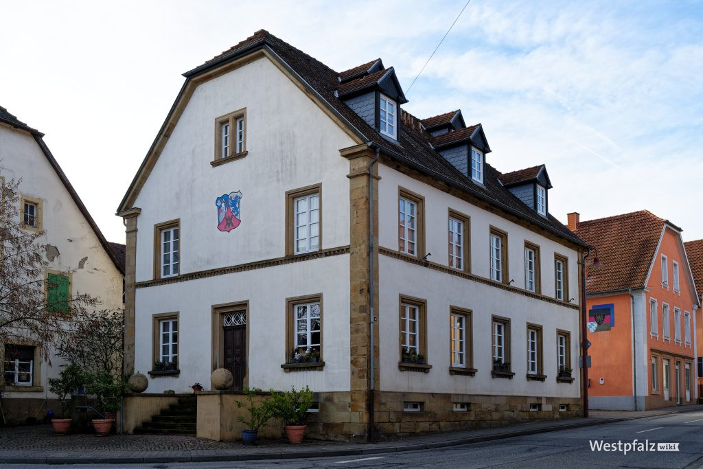 Blick auf das ehemalige Rathaus aus östlicher Richtung