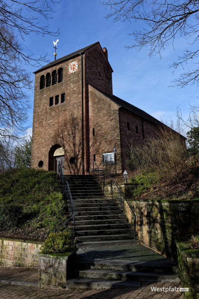 Aufgang zum Kircheneingang