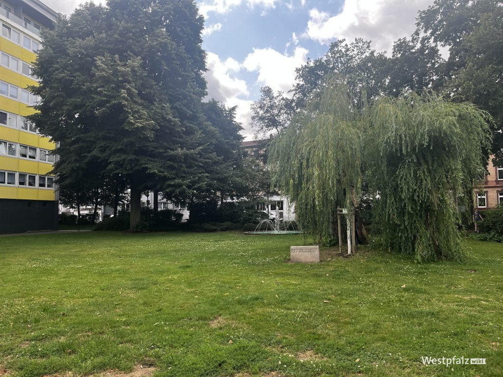 Brunnen am Ende des Kennedyplatzes