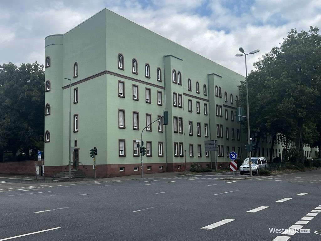Grüner Block am Hilgardring